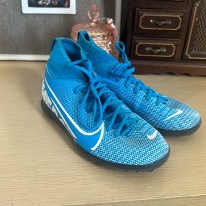 Nike Kids Indoor Soccer Shoe sz 3.5